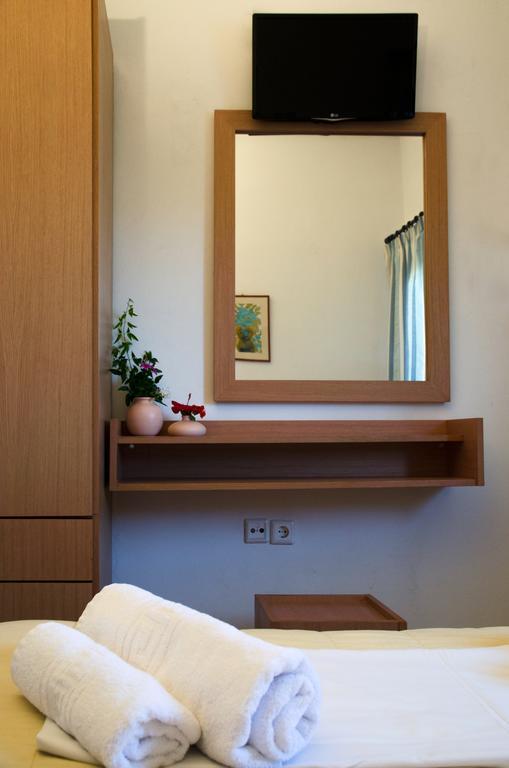 Yialos Studios-Apartments Makry Gialos  Exterior photo